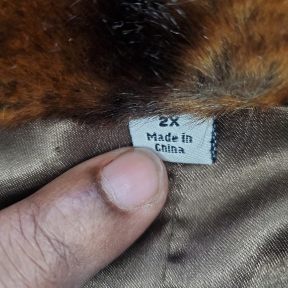 Plus size floor length faux fur coat - Picture 2 of 4